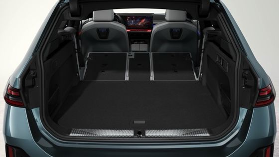 Najnowszy elektryczny samochód z akumulatorem o mocy 84,4 kWh, zasięg 329 mil, 335 KM i 430 Nm przy BMW i5 Touring eDrive40 z jedną prędkością RWD