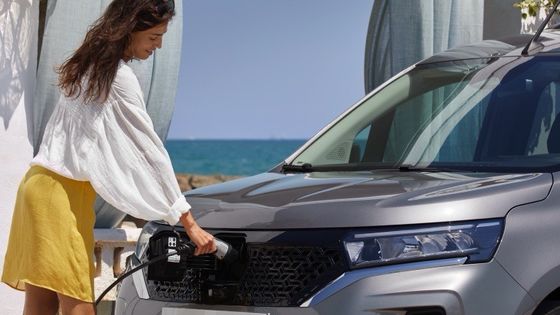 Komfortowa pozycja kierowcy i praktyczna kabina z dobrą ceną Nissan Townstar MPV Pure Ev z WLTP 285km