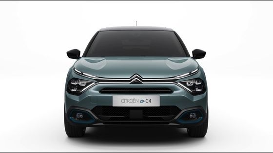 Przyzwoity napęd E-C4 Citroena z mocą 115kw (156ps) Przy maksymalnej prędkości 150km/h Bateria litowo-jonowa 54kwh