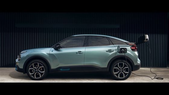 Przyzwoity napęd E-C4 Citroena z mocą 115kw (156ps) Przy maksymalnej prędkości 150km/h Bateria litowo-jonowa 54kwh
