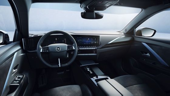 Komfortowy pojazd elektryczny w Opel Astra Electric z akumulatorem o mocy 54kwh 150kw mocy silnika przy maksymalnej prędkości 170km/h