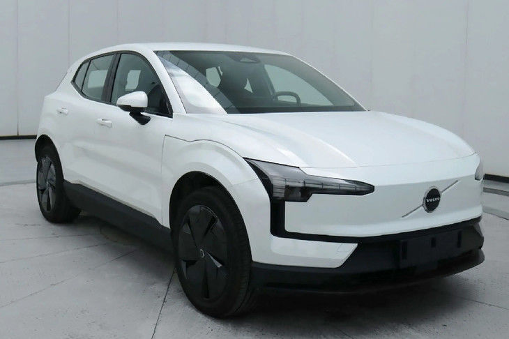 Mały Volvo Electric SUV Upmarket I Długodystansowy EV Na Volvo EX30 Running