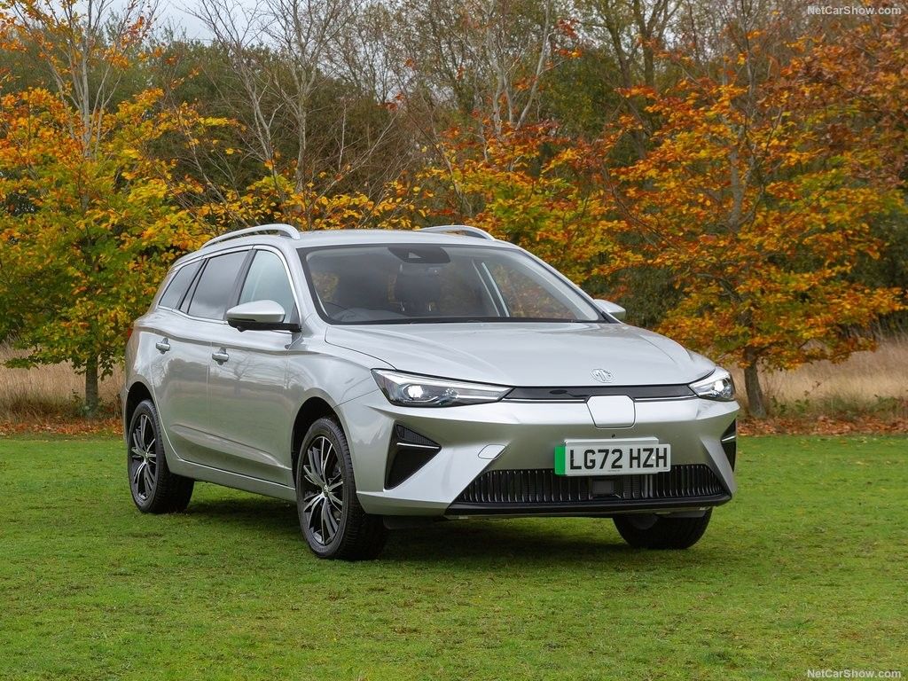 Przestronny, wygodny, całkowicie elektryczny samochód MG 5 EV z przyzwoitym zasięgiem 344 km i zdolnością do ładowania.