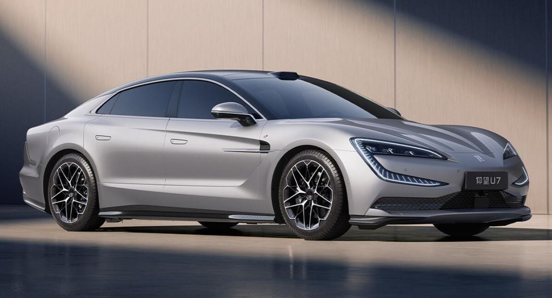 Sprzedaż 2024 Nowy samochód elektryczny BYD Yangwang U7 Sedan Opór wiatrowy Cd 0,195 240 kW Moc silnika