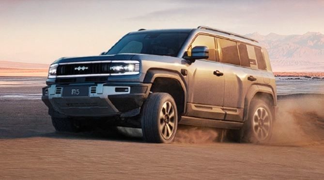 Nowy elektryczny z napędem na cztery koła PHEV Byd Formula Leopard 5 z maksymalną mocą wyjściową 505 kW i maksymalnym momentem obrotowym 760 N · m.