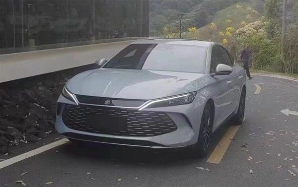 Przedsprzedaż 2024 BYD Qinn L DM-i 80km Pojazd elektryczny Wkrótce Hybrid 1.5T 101ps L4 Nowy Engergy Car