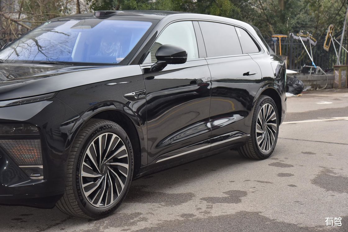 Najnowszy samochód elektryczny REEV EXEED ET 200 Plus Maksymalna moc 195kw & 324N.m Tork 7.8sec 0-100km/h przyspieszenie pojazd elektryczny